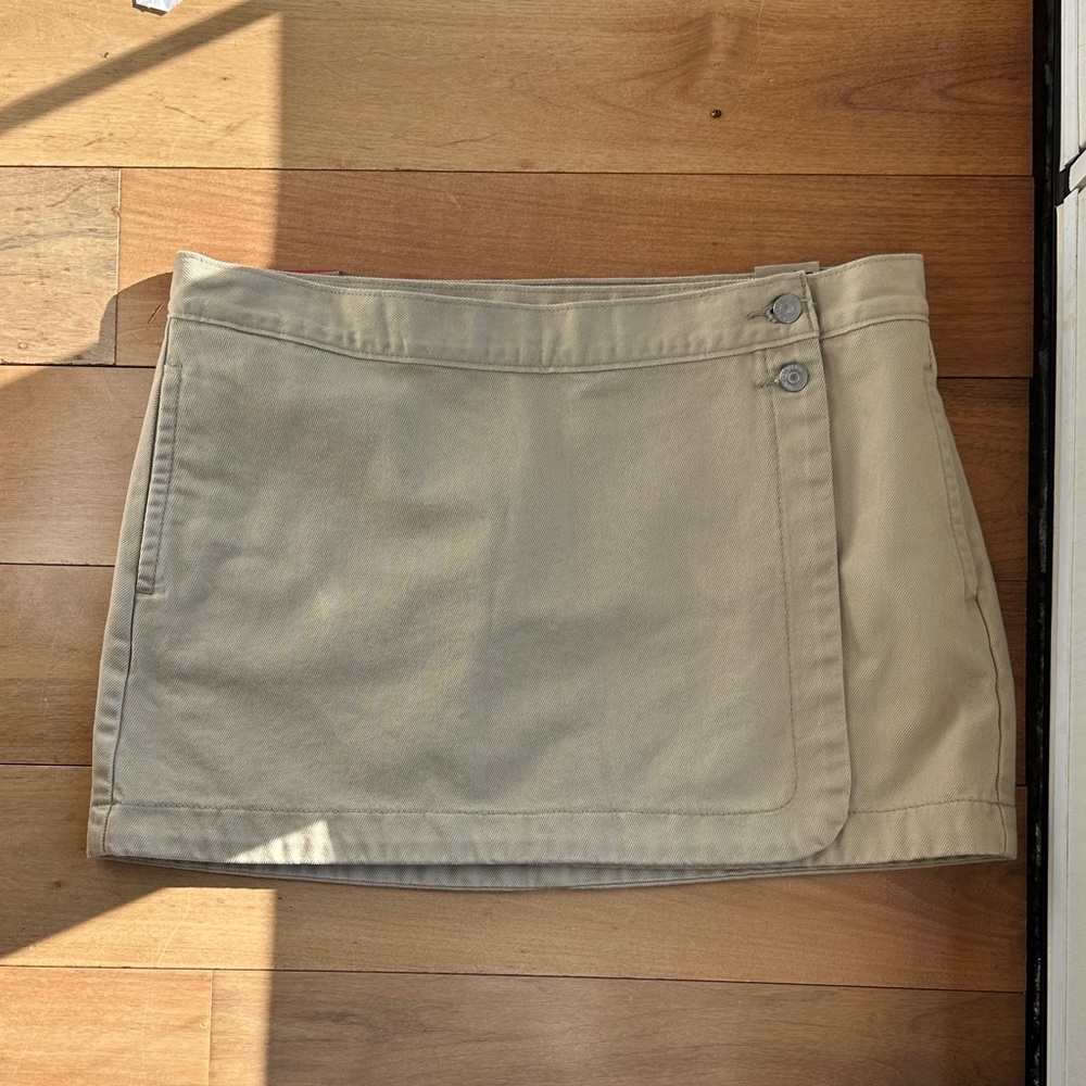 NWT Levi’s Beige Mini Wrap Skirt Size 32
